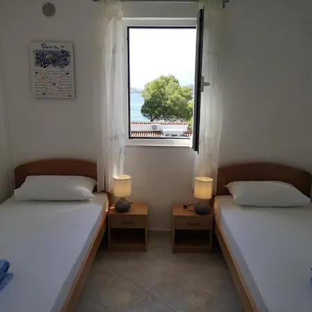 Lumbarda Resort Apartments 아파트